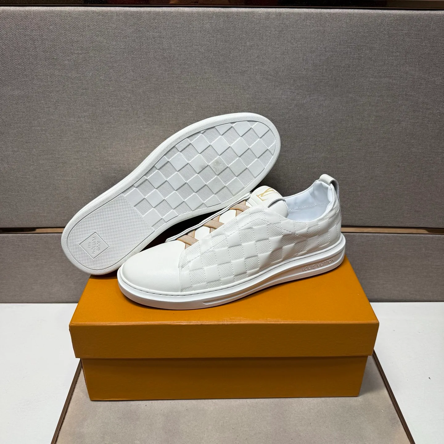⬛️Men's shoes 💰p442【LV～】Men's casual shoes 2025z cabinet sales simultaneously 🔶Size: 38-44#️⃣ 🔷2 colors🔜The upper is made of multi-material splicing➕Genuine leather lining, comfortable and breathable, sole: original comfortable and wear-resistant outsole, ⚠️Real shot📱Photographed🎬The real thing is better📢📢📢
